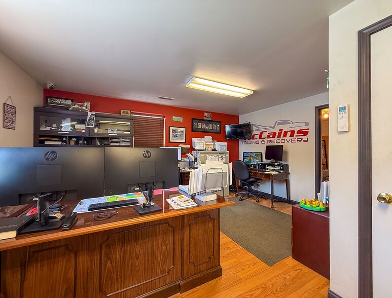 More Photos Of 888 Commercial Blvd, Herculaneum Warehouse For Sale