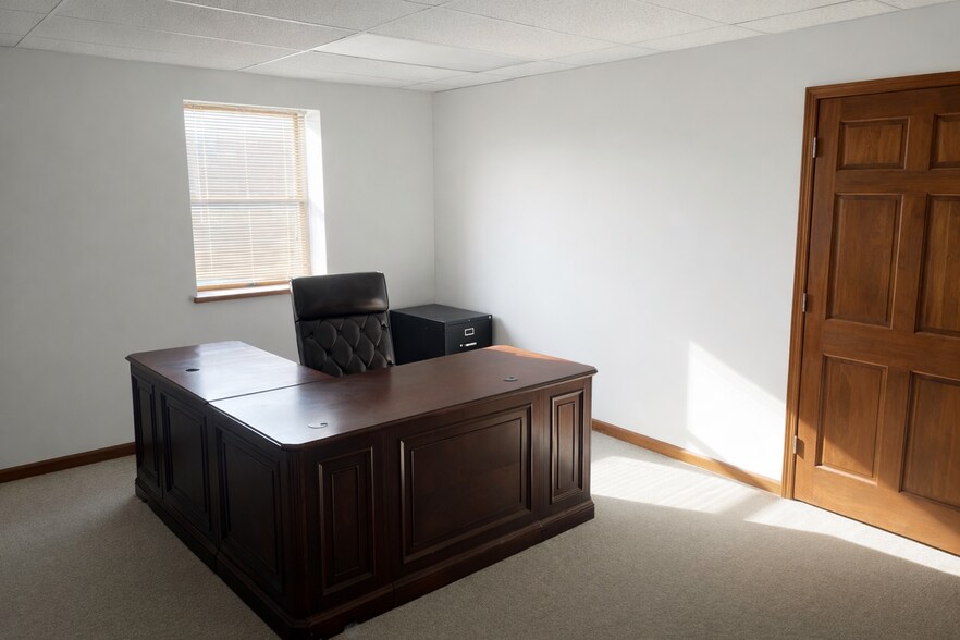 More Photos Of 102 E Main St, Warrenton Coworking Space