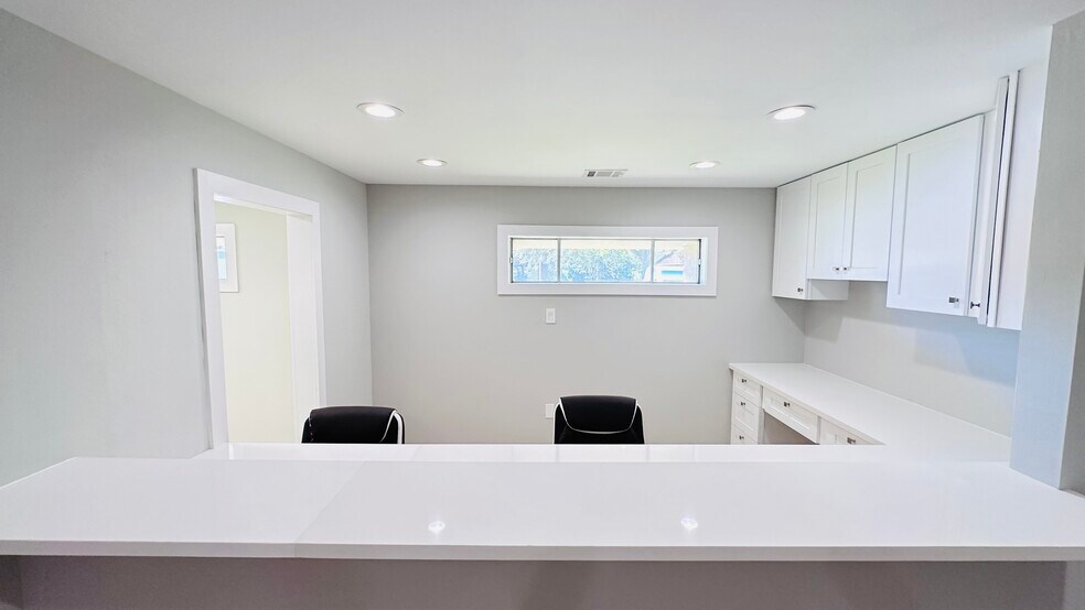 More Photos Of 6502 Memorial Dr, Texas City Medical For Sale