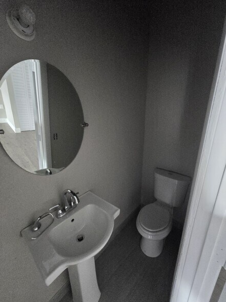 More Photos Of 16541-16551 NW 27th Ave, Miami Gardens Freestanding For Lease