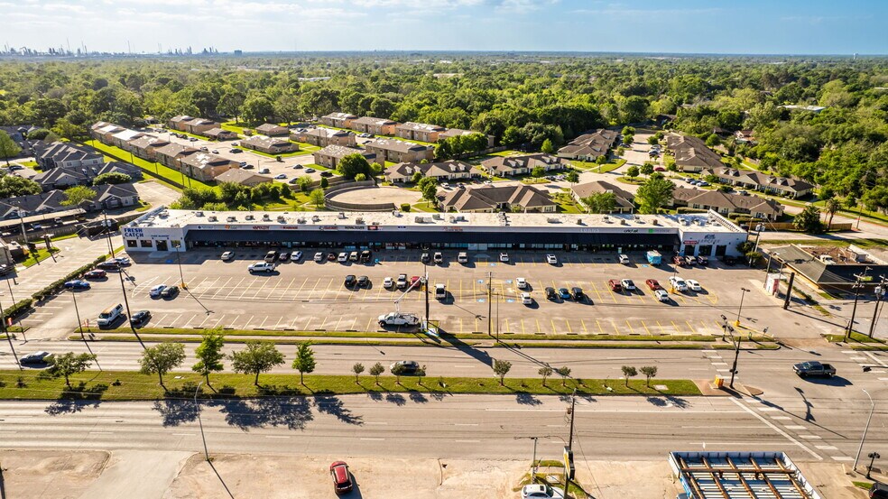 More Photos Of 2215-2321 N Alexander Dr, Baytown Storefront For Sale