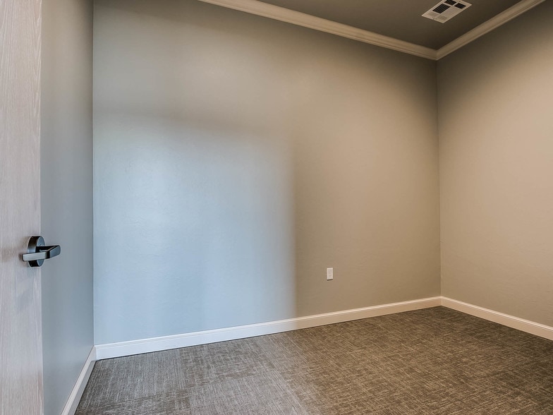 More Photos Of 2232 NW 36th Ave, Norman Office For Sale