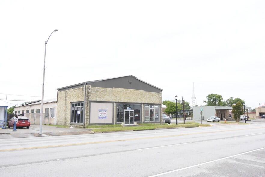 More Photos Of 621 W Main St, La Porte Warehouse For Lease