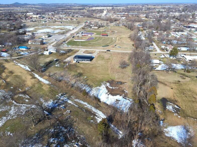 More Photos Of 311 9th st, Green Forest Flex For Sale