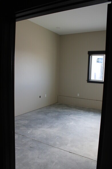 More Photos Of 61 W 465 N, Blackfoot Light Manufacturing For Lease