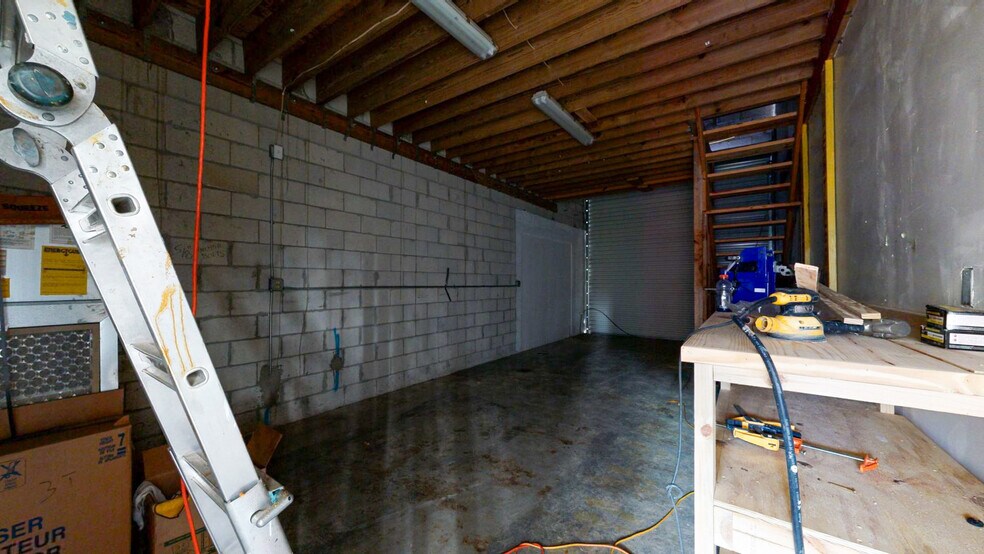 More Photos Of 461 Forrest Ave, Cocoa Warehouse For Lease