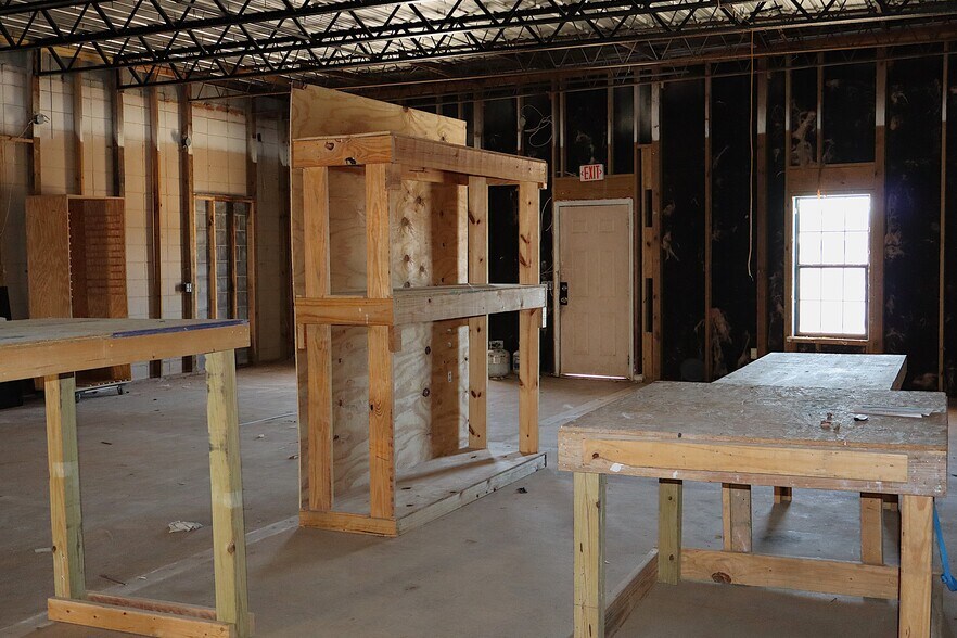 More Photos Of 501 Plaza Dr, Enterprise Storefront Retail Office For Sale
