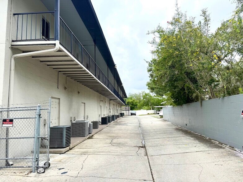 More Photos Of 1005 W Busch Blvd, Tampa Freestanding For Sale