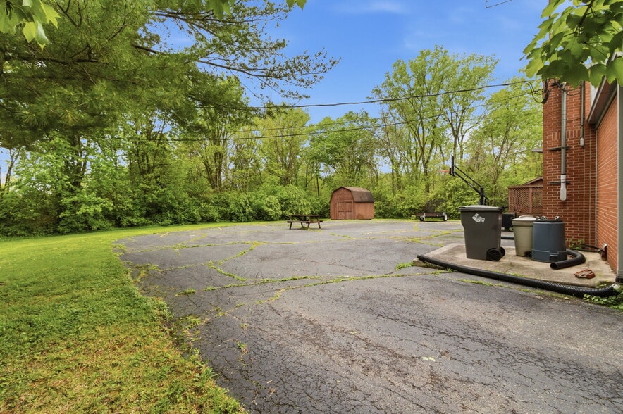 More Photos Of 7731 Traders Ln, Indianapolis Office For Sale