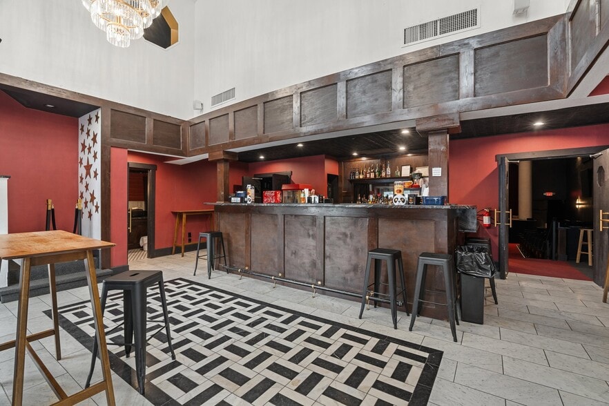 More Photos Of 110 W Main St, Waxahachie Theater Concert Hall For Lease