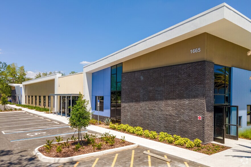 More Photos Of 1675 W Broadway St, Oviedo Medical For Lease
