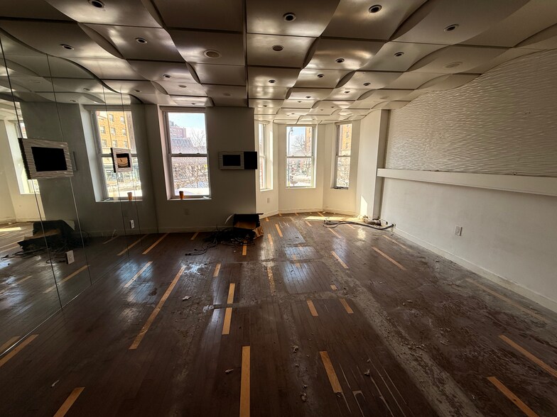 More Photos Of 2479 18th St NW, Washington Storefront For Lease