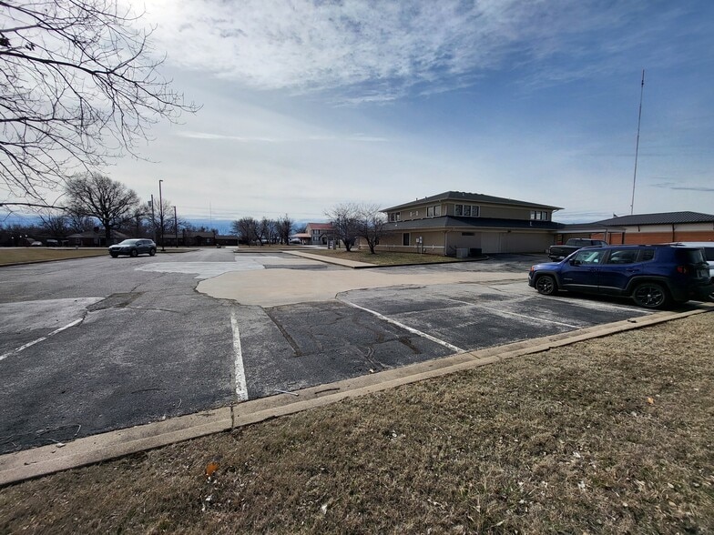 More Photos Of 2709 W 13th St, Joplin Medical For Sale