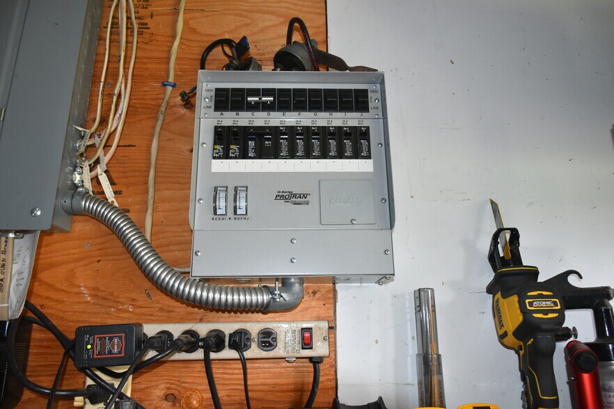 More Photos Of 4592 S Delaware Dr, Easton Auto Repair For Sale