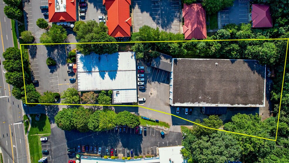 More Photos Of 1070-1072 Tunnel Rd, Asheville Warehouse For Sale