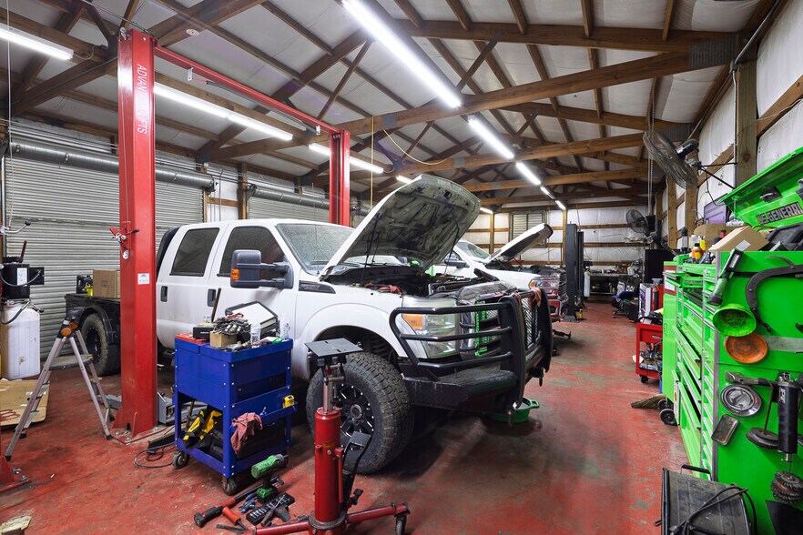 More Photos Of 508 Travis Ave, Saluda Auto Repair For Sale