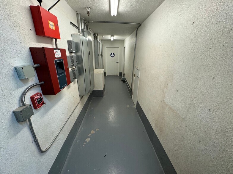 More Photos Of 3535 N Anza Rd, Palm Springs Warehouse For Lease