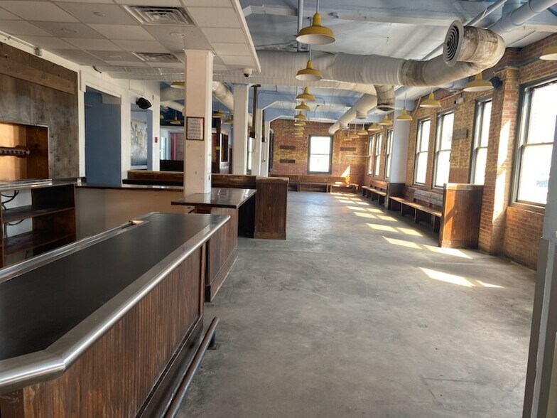 More Photos Of 111 23rd St, Galveston Bar For Lease