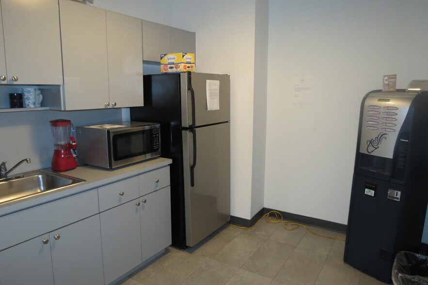 More Photos Of 2001 Tyler St, Hollywood Office For Lease