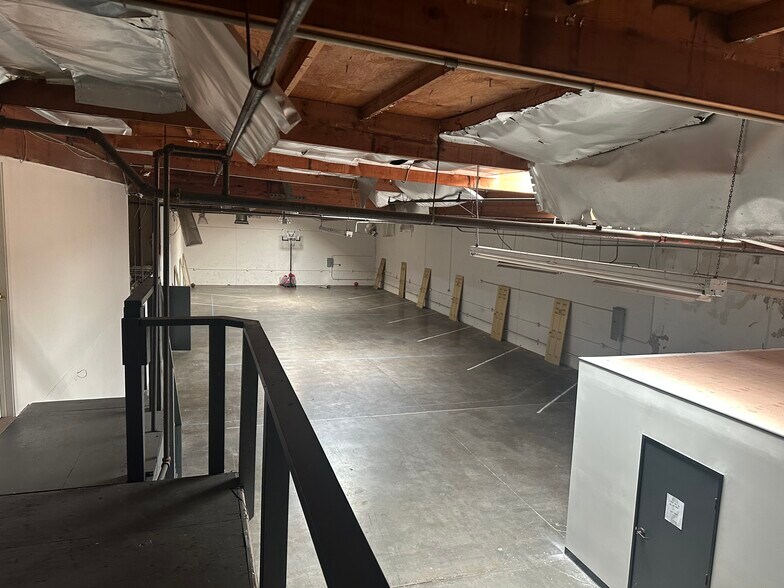 More Photos Of 8460 Red Oak St, Rancho Cucamonga Warehouse For Lease