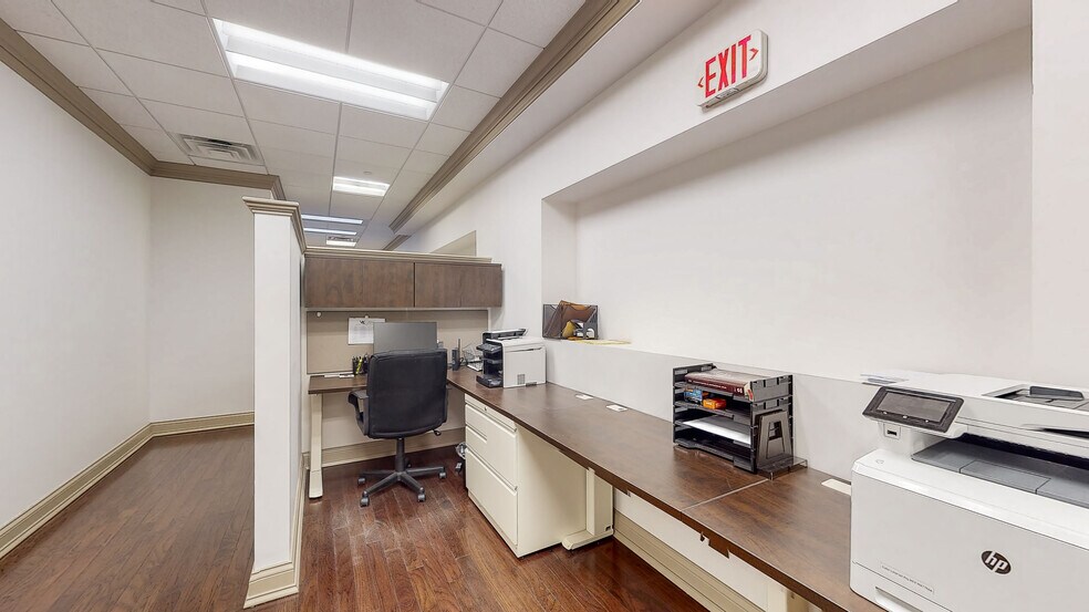 More Photos Of 202 W Main St, St Charles Office For Lease