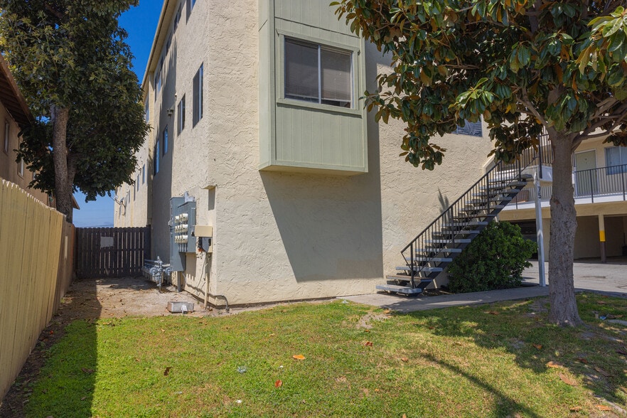 More Photos Of 75 N Hebbron Ave, Salinas Apartments For Sale