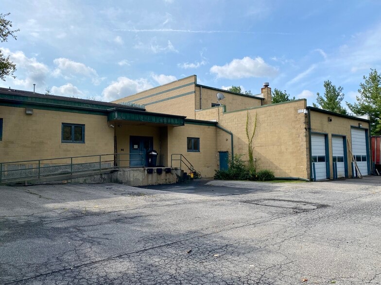 More Photos Of 20 Industrial Dr, Middletown Light Manufacturing For Lease