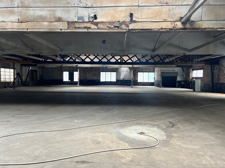 More Photos Of 751 Concourse Village West, Bronx Warehouse For Lease