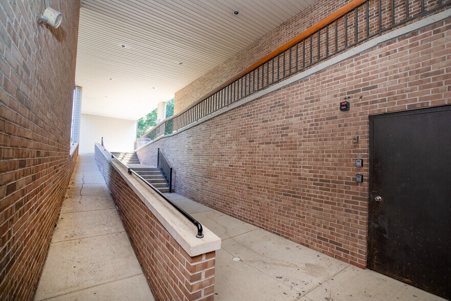 More Photos Of 800 W State St, Doylestown Office For Lease