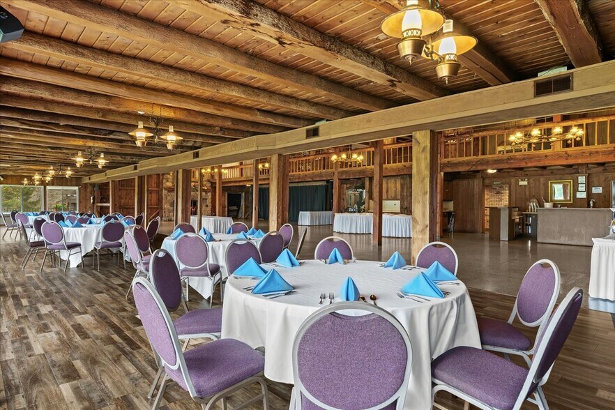 More Photos Of 9512 E Lippincott Blvd, Davison Golf Course Driving Range For Sale