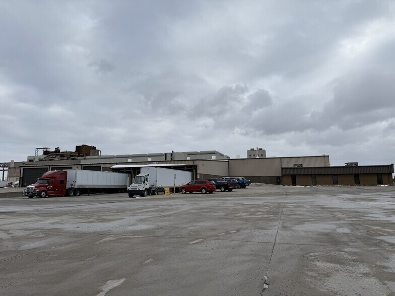 More Photos Of 2090 E 2nd St, Defiance Manufacturing For Lease