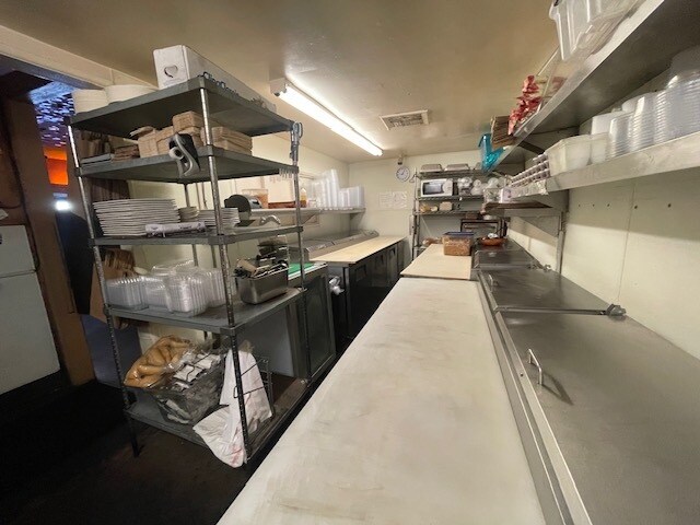 More Photos Of 2222 Wilshire Blvd, Santa Monica Restaurant For Lease