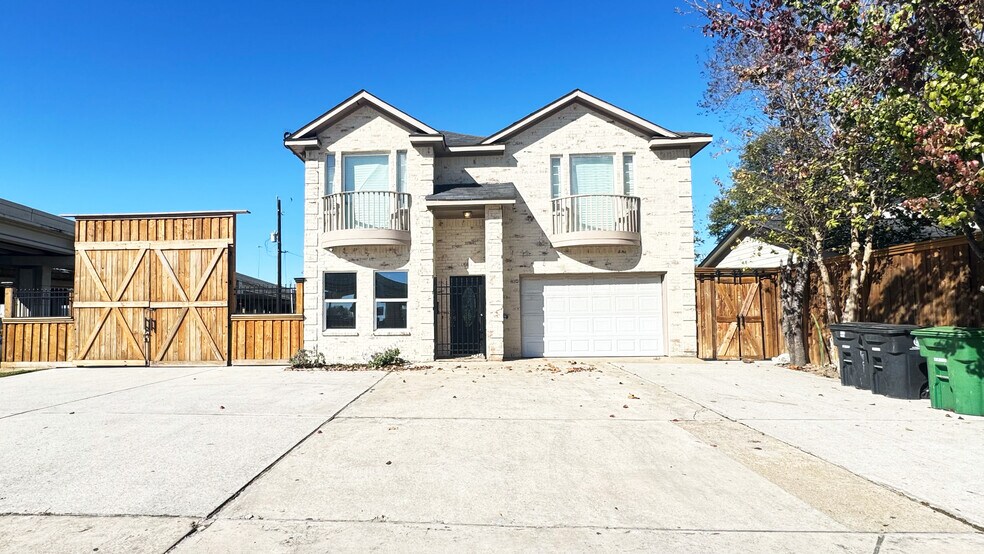 More Photos Of 6623 Gulf Fwy, Houston Office Residential For Sale