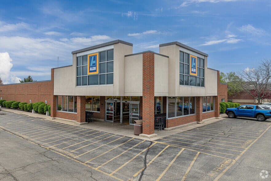 More Photos Of 13550 S Route 59, Plainfield Supermarket For Sale