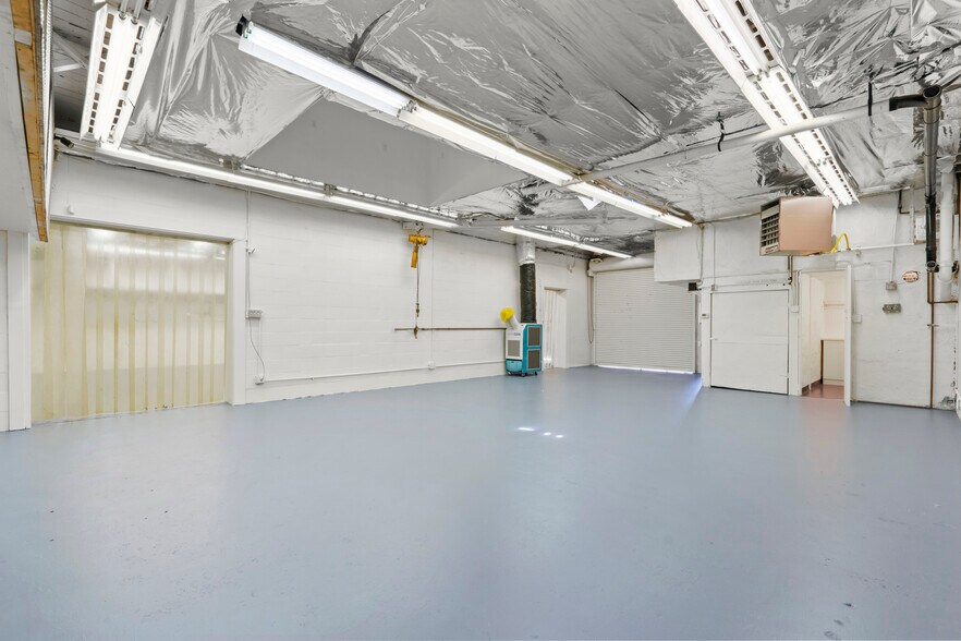 More Photos Of 916 Center St, San Carlos Warehouse For Sale