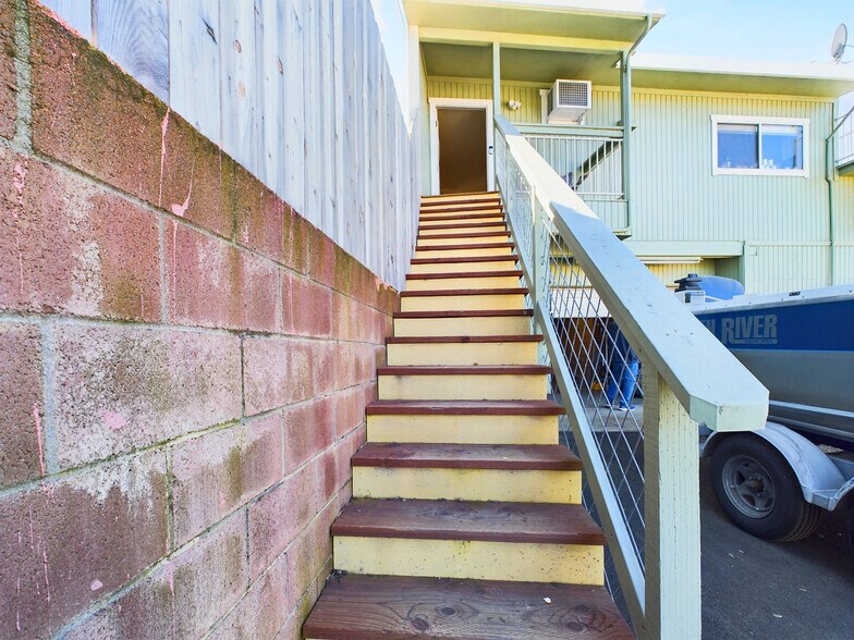 More Photos Of 14420 Lakeshore Dr, Clearlake Office For Sale