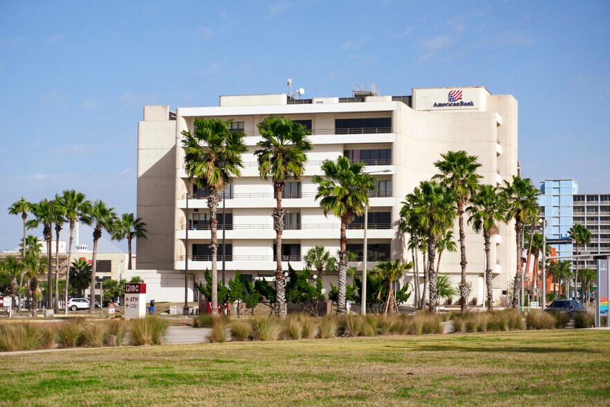 More Photos Of 101 N Shoreline Blvd, Corpus Christi Office For Lease
