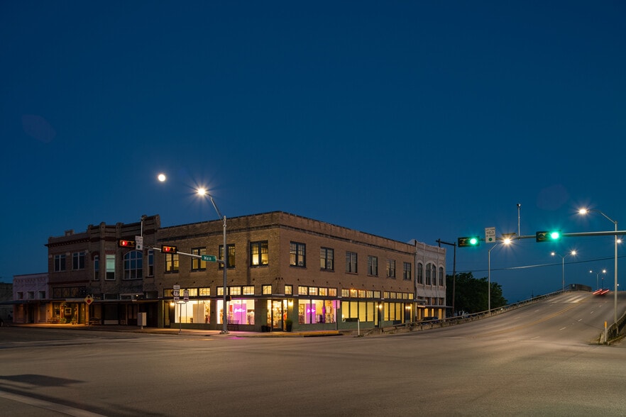 More Photos Of 114 N Main St, Taylor Storefront Retail Office For Lease
