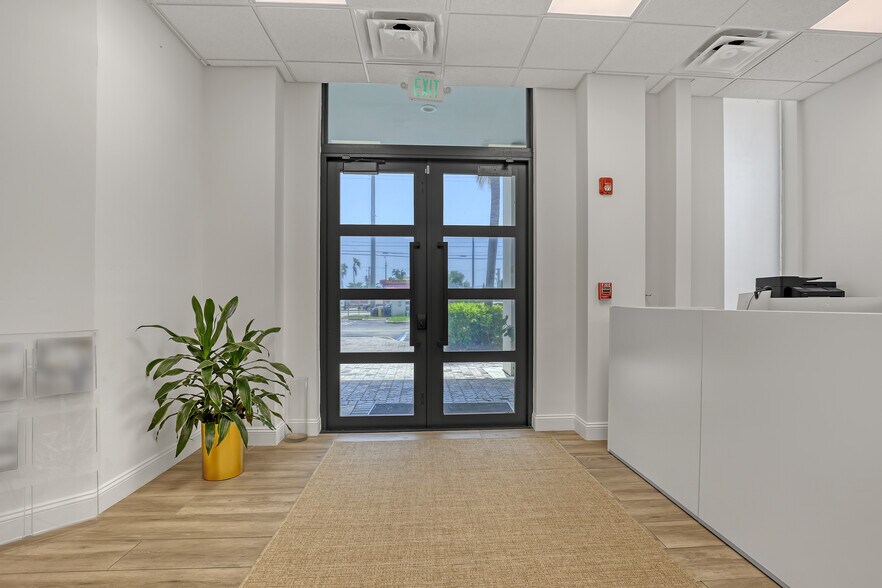 More Photos Of 2701 W Okeechobee Blvd, West Palm Beach Office For Sale