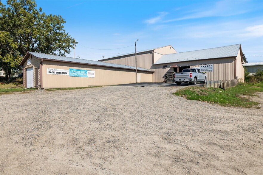 More Photos Of 816 NW 4th St, Grand Rapids General Retail For Sale