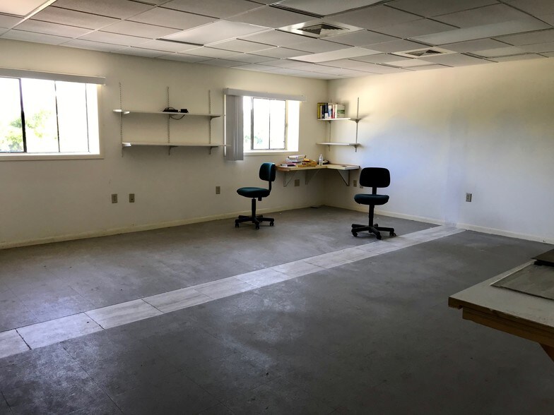 More Photos Of 6117 Lawrence Rd, Lake Worth Warehouse For Sale