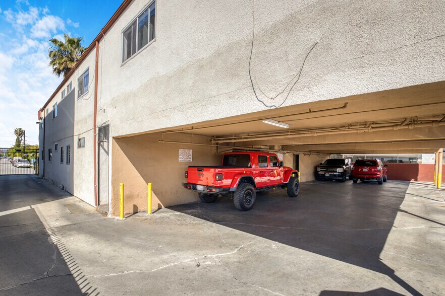 More Photos Of 2718 S Cochran Ave, Los Angeles Apartments For Sale