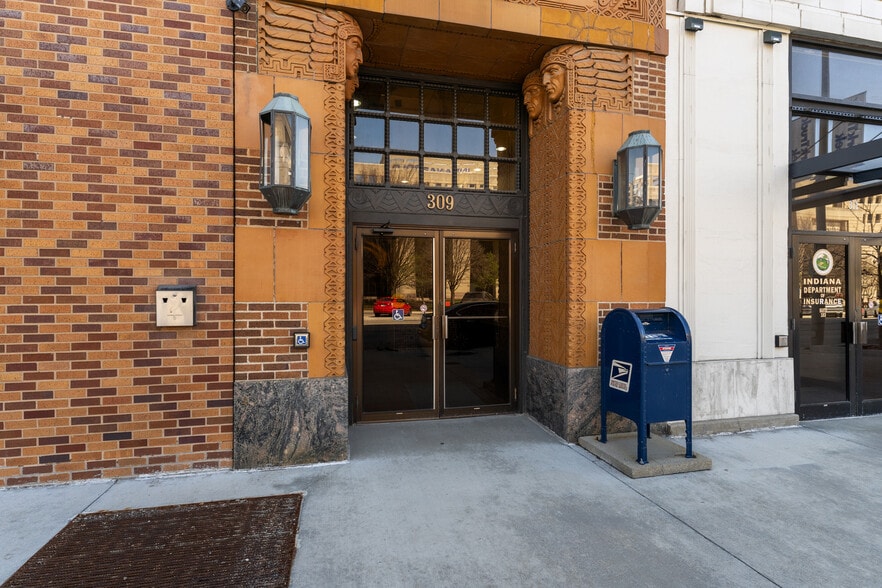 More Photos Of 301-309 W Washington St, Indianapolis Office For Lease