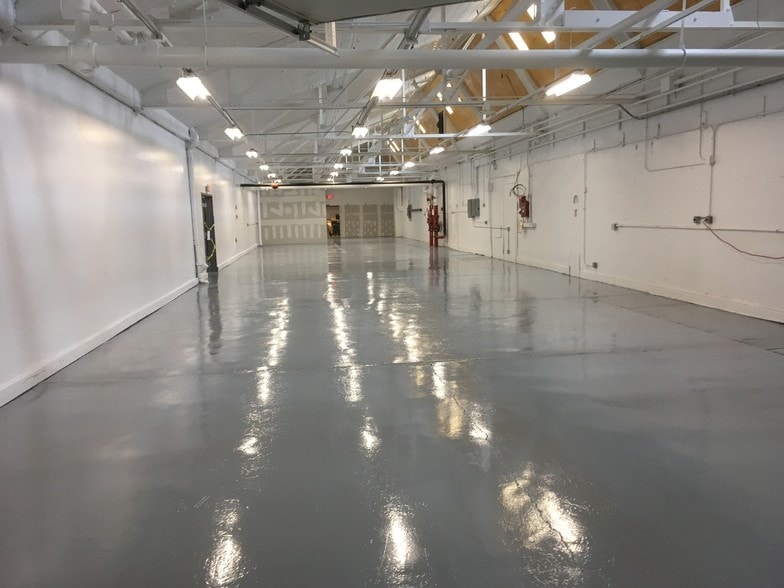 Primary Photo Of 2501-2503 Deborah Ave, Zion Manufacturing For Lease