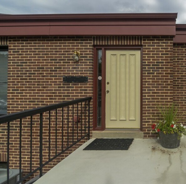 More Photos Of 2555-2575 Chain Bridge Rd, Vienna Medical For Lease