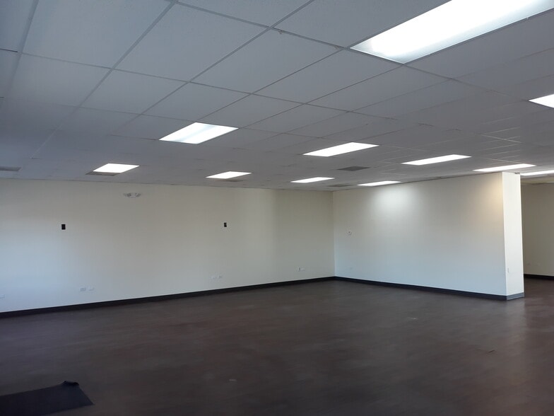 More Photos Of 1551 Chambers Rd, Aurora Freestanding For Lease