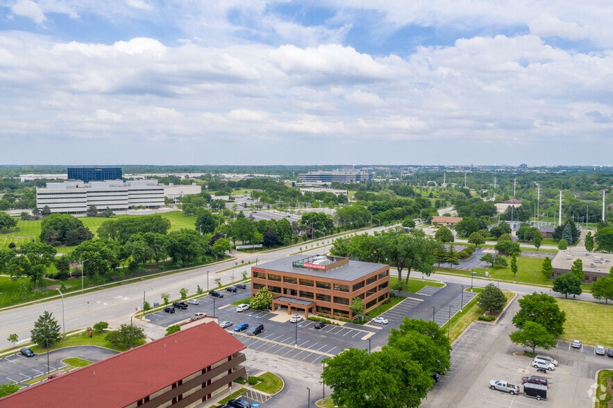 More Photos Of 1601 Bond St, Naperville Office For Lease