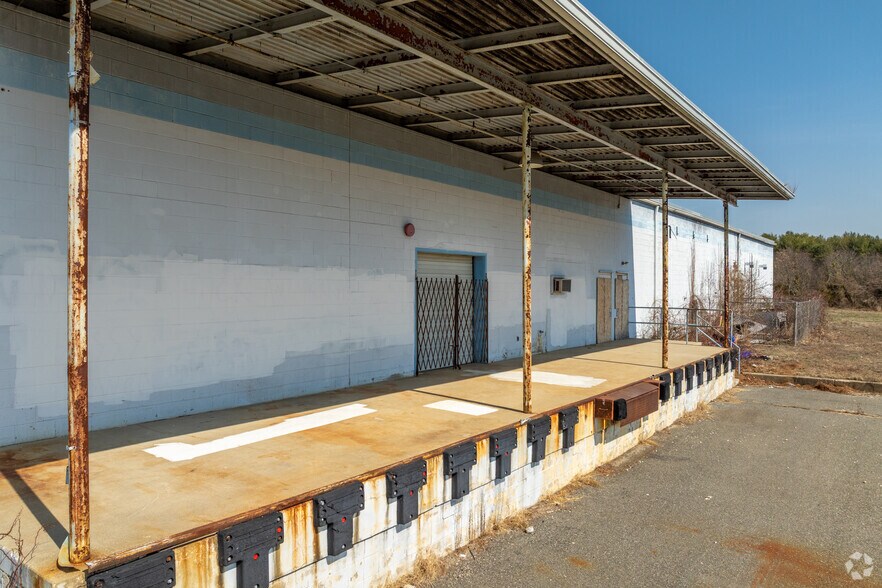 More Photos Of 100 Spring Road, Vineland Flex For Lease