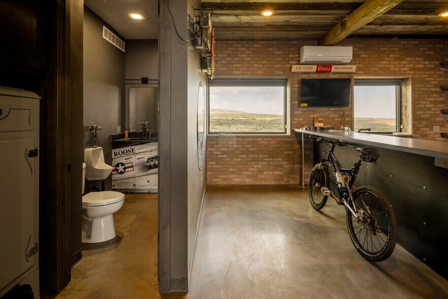 More Photos Of 4285 S Eldridge St, Morrison Flex For Sale