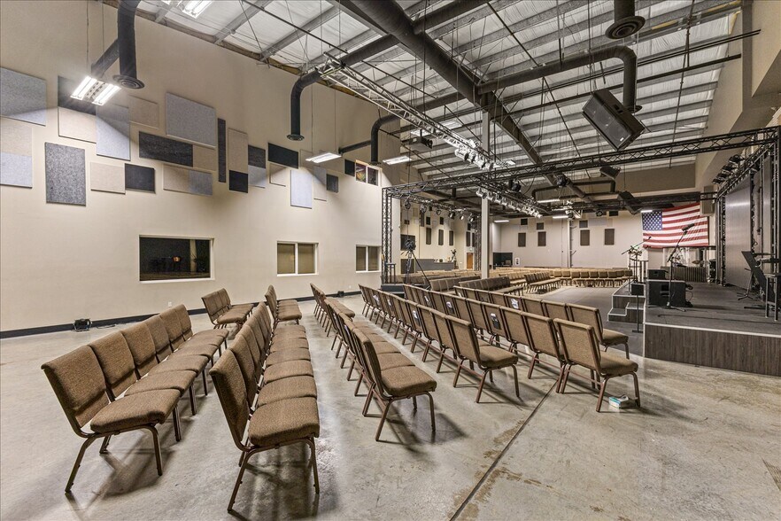 More Photos Of 18824 Smokey Point Blvd, Arlington Warehouse For Sale